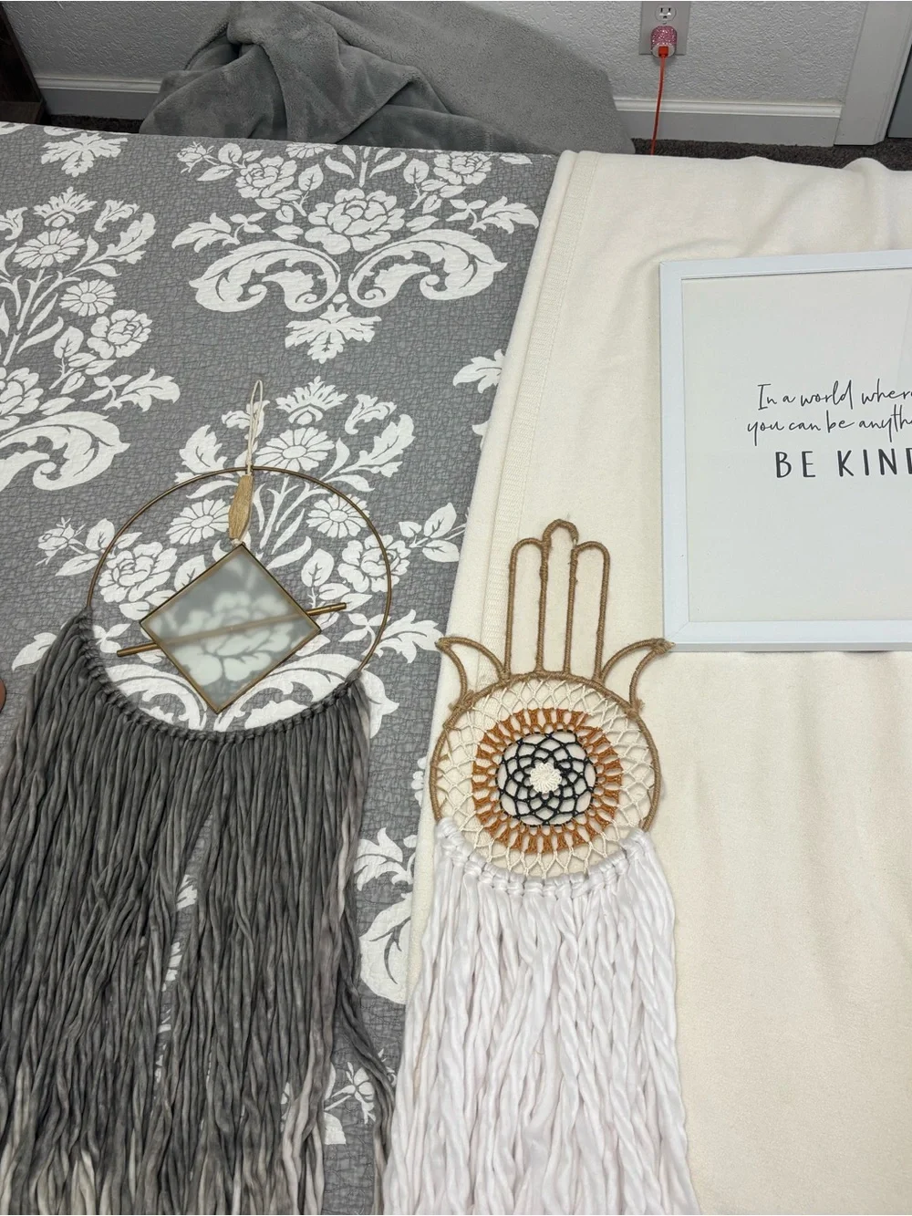 Wall art/ decor lot